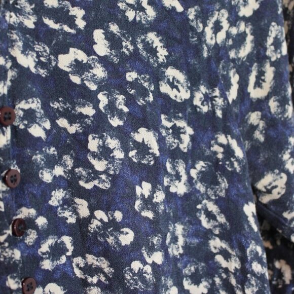 19 Cooper Blue and White Floral V-Neck Blouse (Medium) - Picture 2 of 5